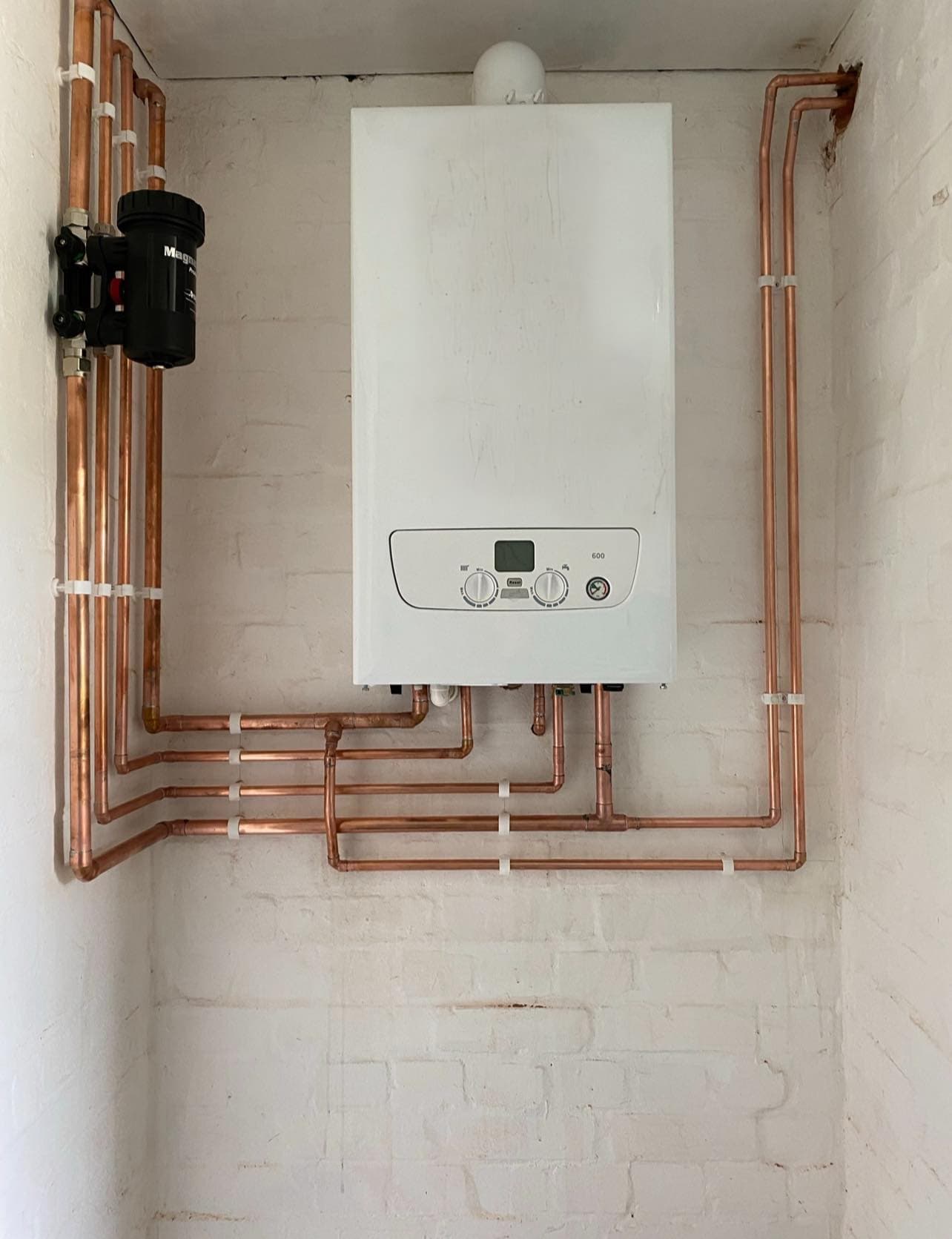 Wall-mounted boiler with copper pipework